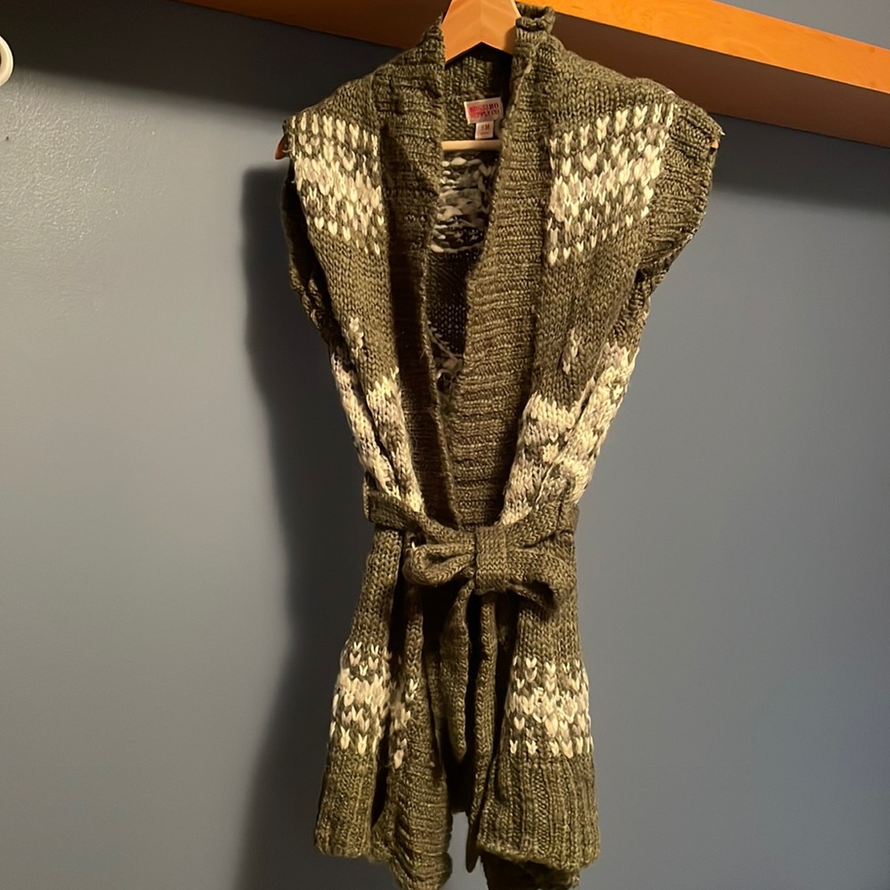 Sleeveless sweater cardigan